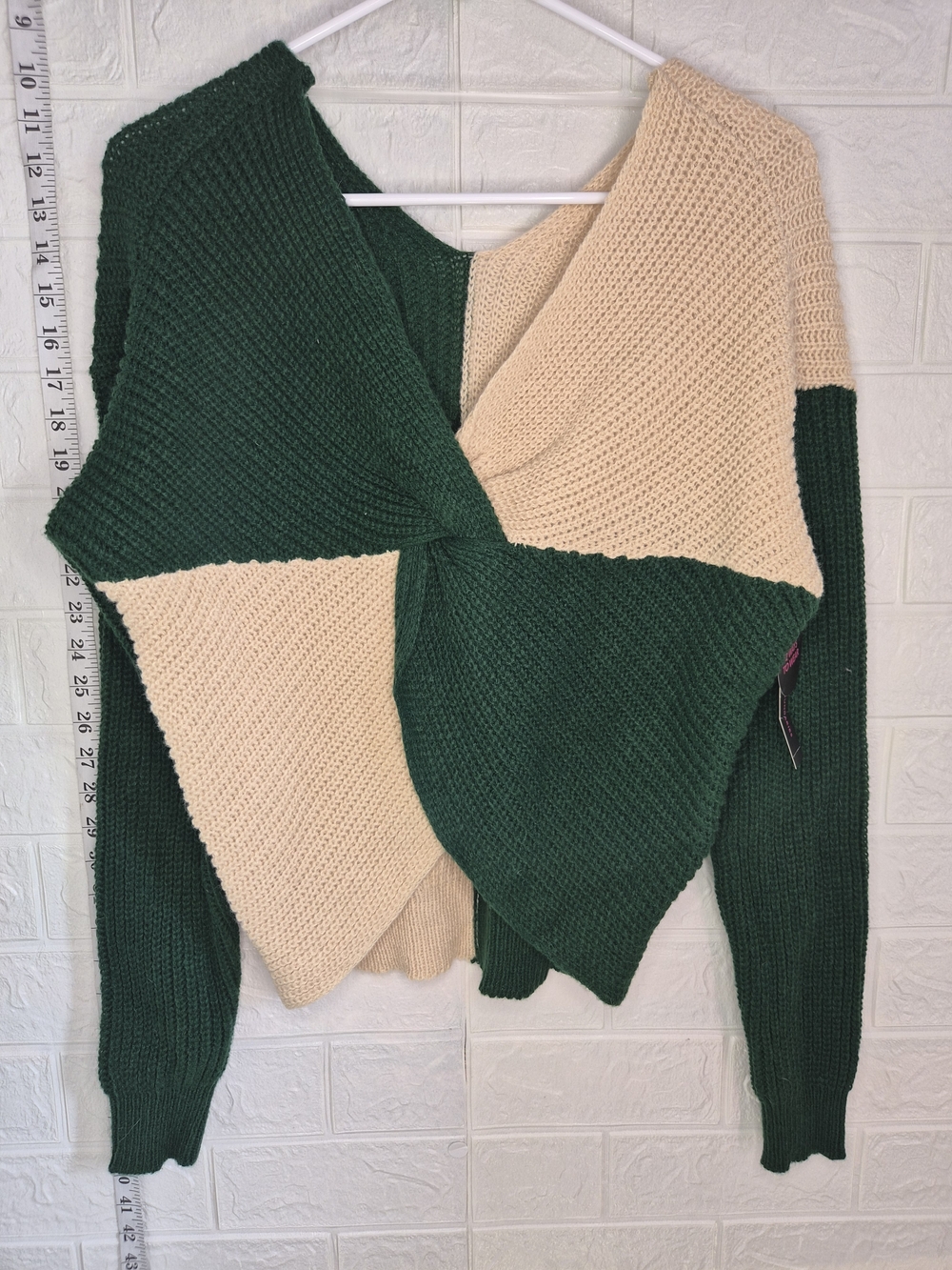 NEW No Boundaries Juniors' Twist Two Ways Sweater Ivory Green  M 7-9 checkered